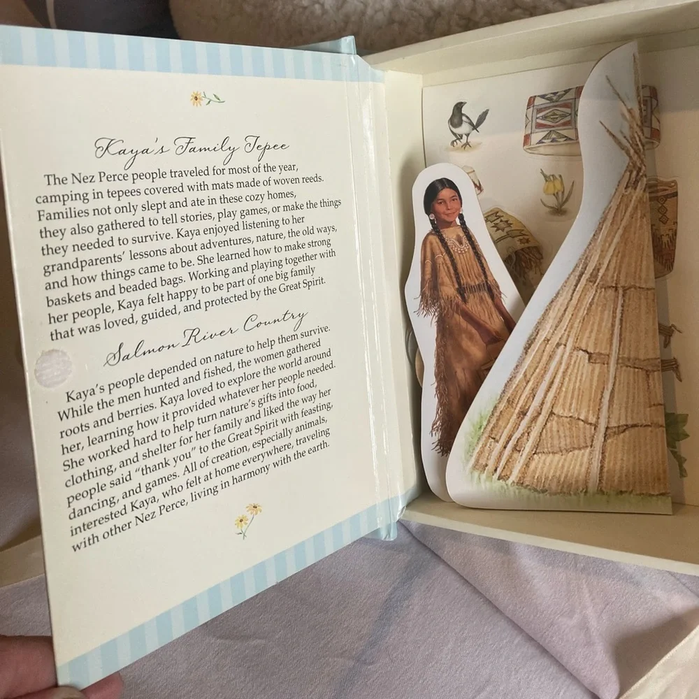 Hallmark American Girls Collection Kaya Book - Picture 4 of 8